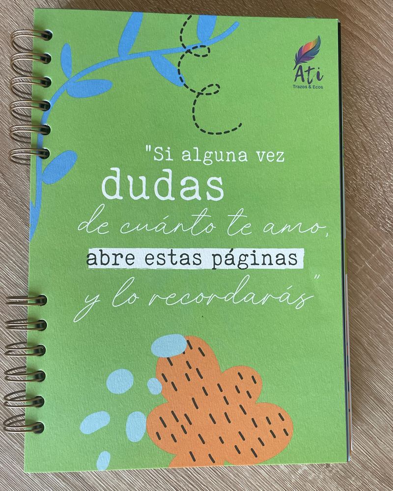 Separador verde impreso a todo color con la frase: si alguna vez dudas de cuánto te amo, abre estas páginas y lo recordarás.